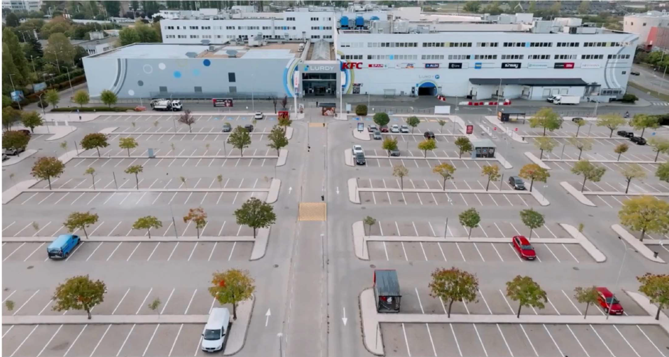 Átalakított Felszíni Parkoló Lurdy Ház 2025