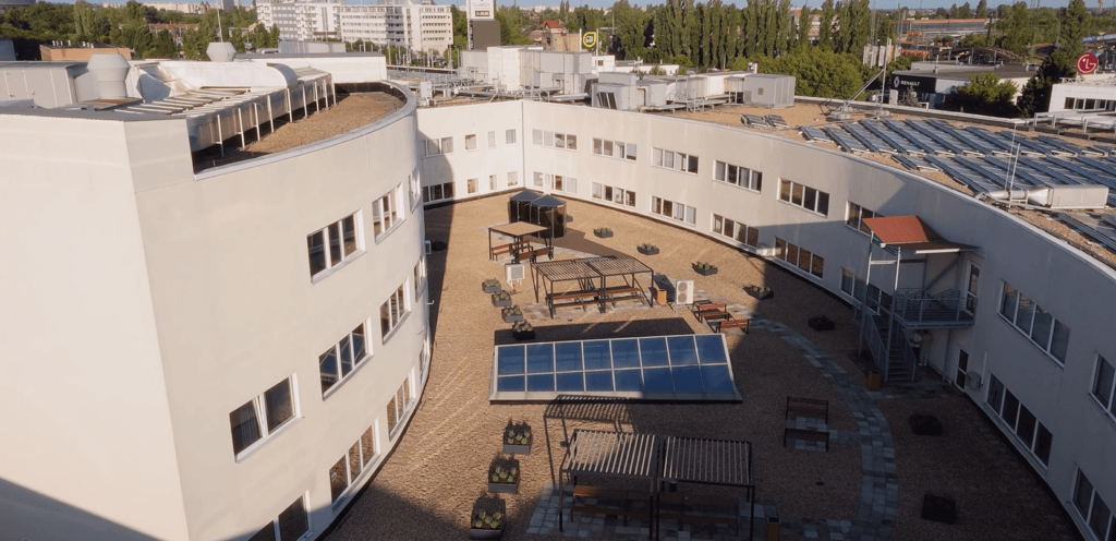 Lurdy Irodakozpont Belso Terasz1