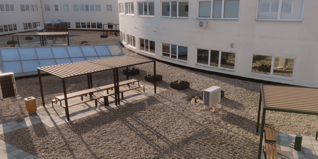 Lurdy Irodakozpont Belso Terasz2