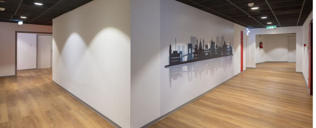 Lurdy Irodakozpont Folyosok1