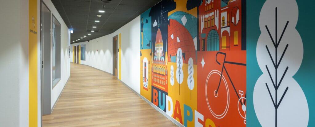 Lurdy Irodakozpont Folyosok3