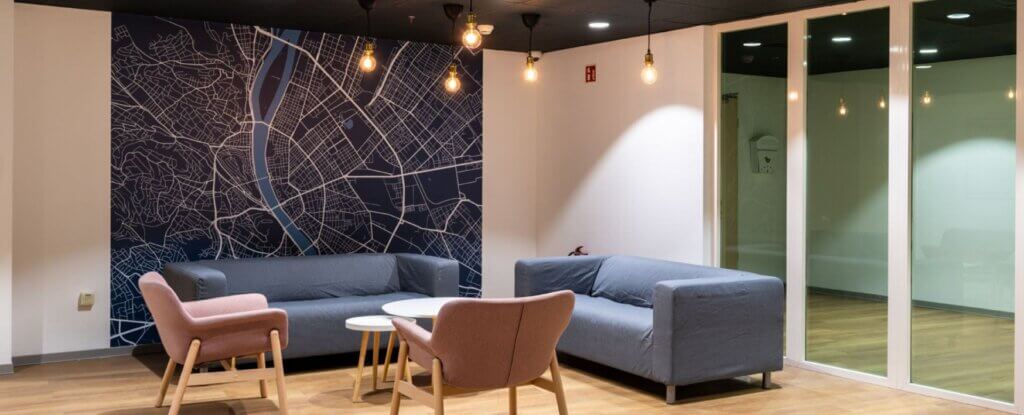 Lurdy Irodakozpont Kozossegi Ter1