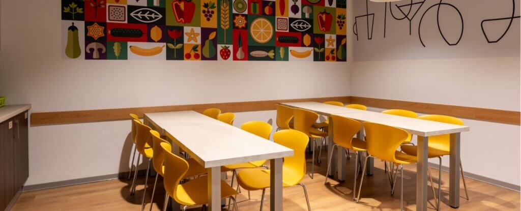 Lurdy Irodakozpont Kozossegi Ter2