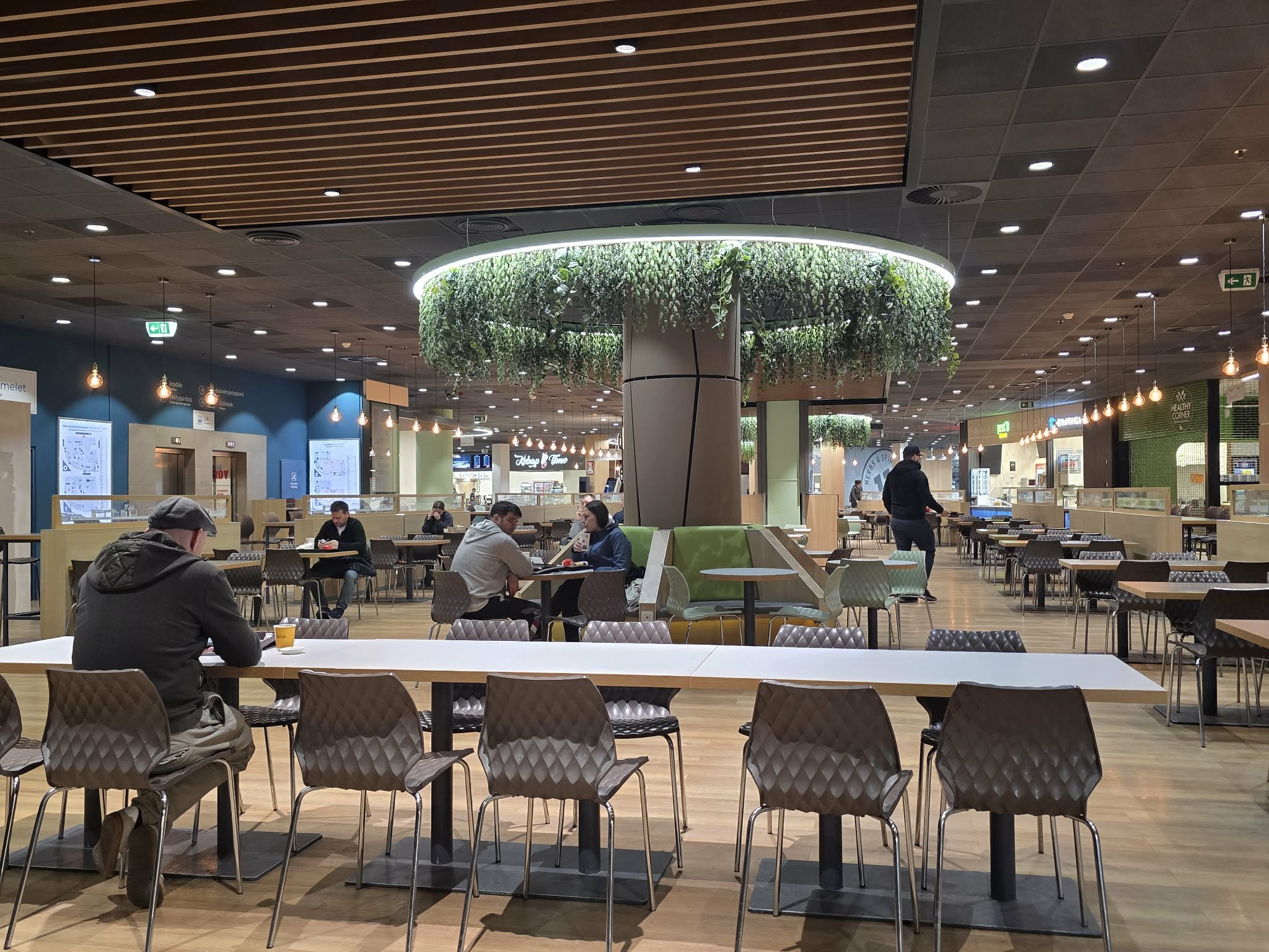 Bistro Zone Lurdy Ház 6